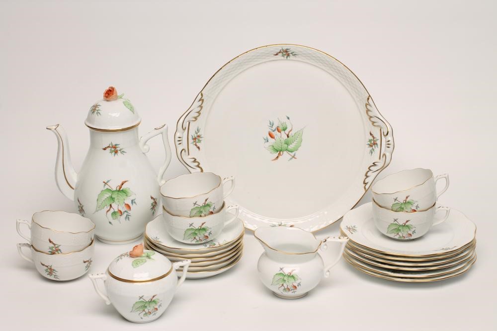 A HEREND PORCELAIN TEA SERVICE Image