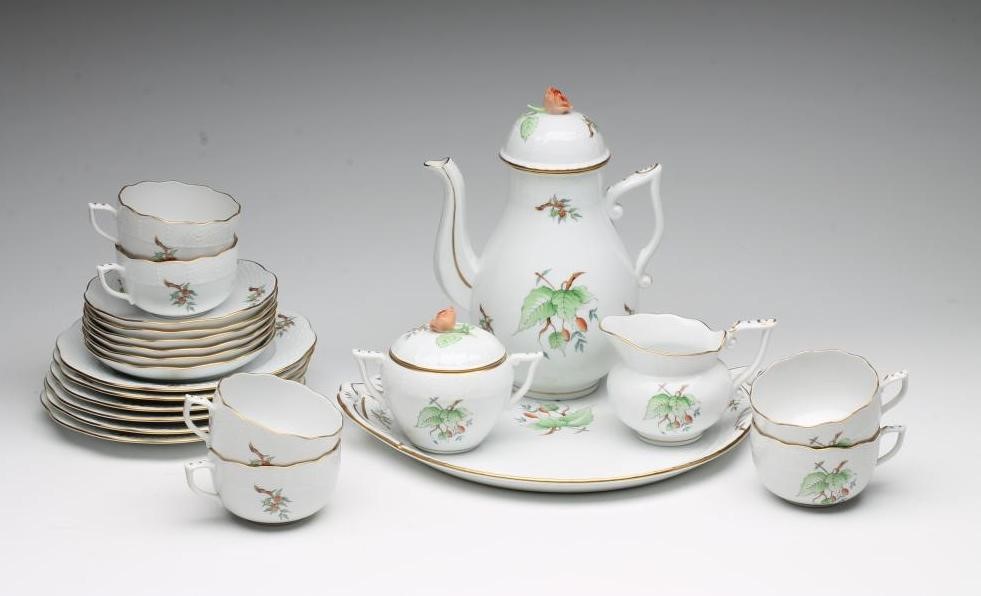 A HEREND PORCELAIN TEA SERVICE Image