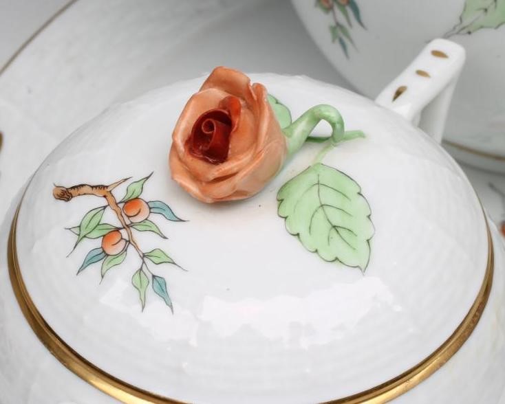A HEREND PORCELAIN TEA SERVICE Image