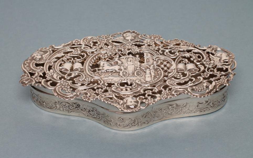 AN EDWARDIAN SILVER DRESSING TABLE BOX Image