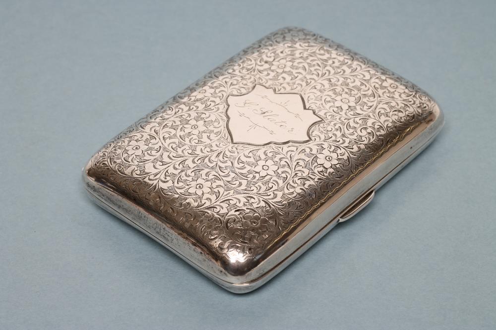 AN EDWARDIAN SILVER CIGAR CASE Image
