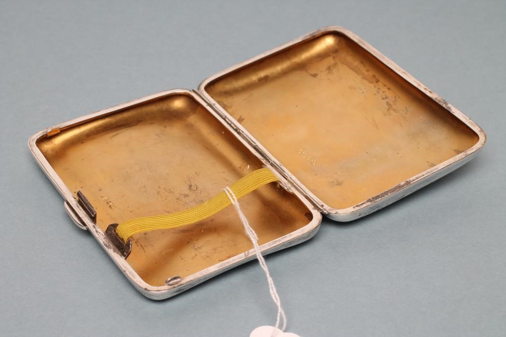 AN EDWARDIAN SILVER CIGAR CASE Image