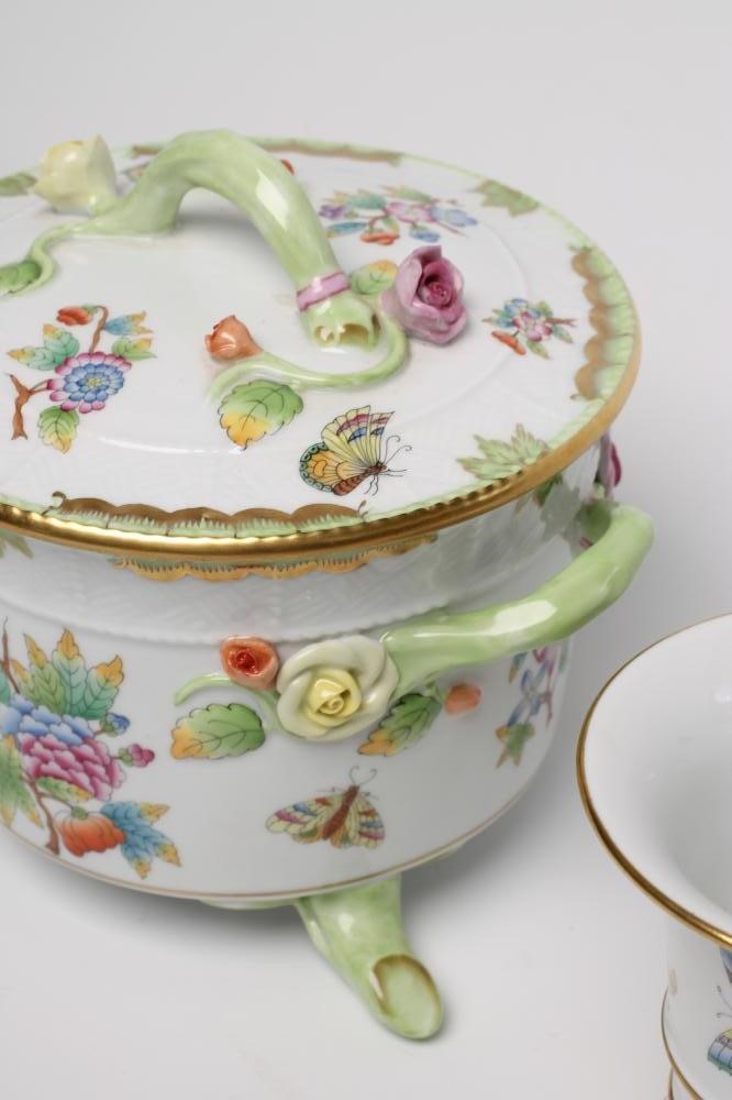 A HEREND PORCELAIN SMALL TUREEN AND COVER Image