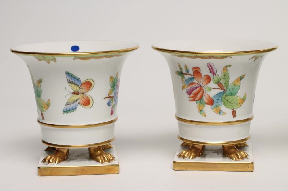 A HEREND PORCELAIN SMALL TUREEN AND COVER Image