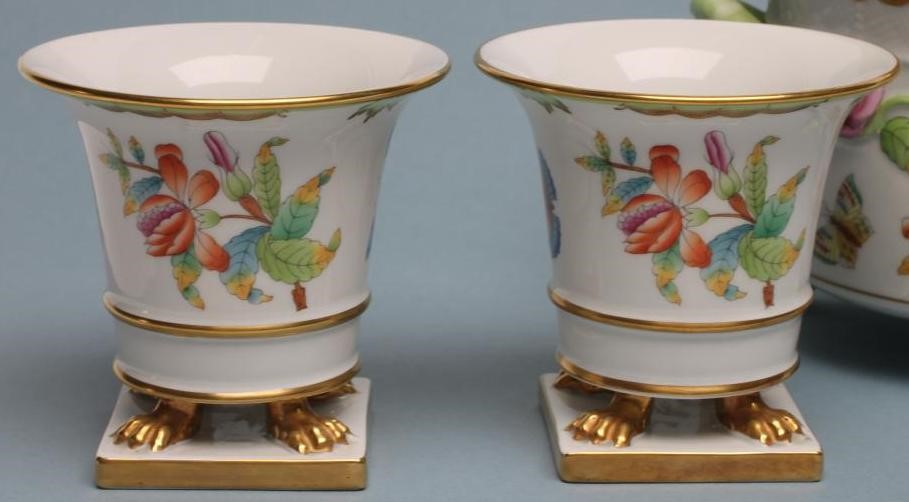 A HEREND PORCELAIN SMALL TUREEN AND COVER Image