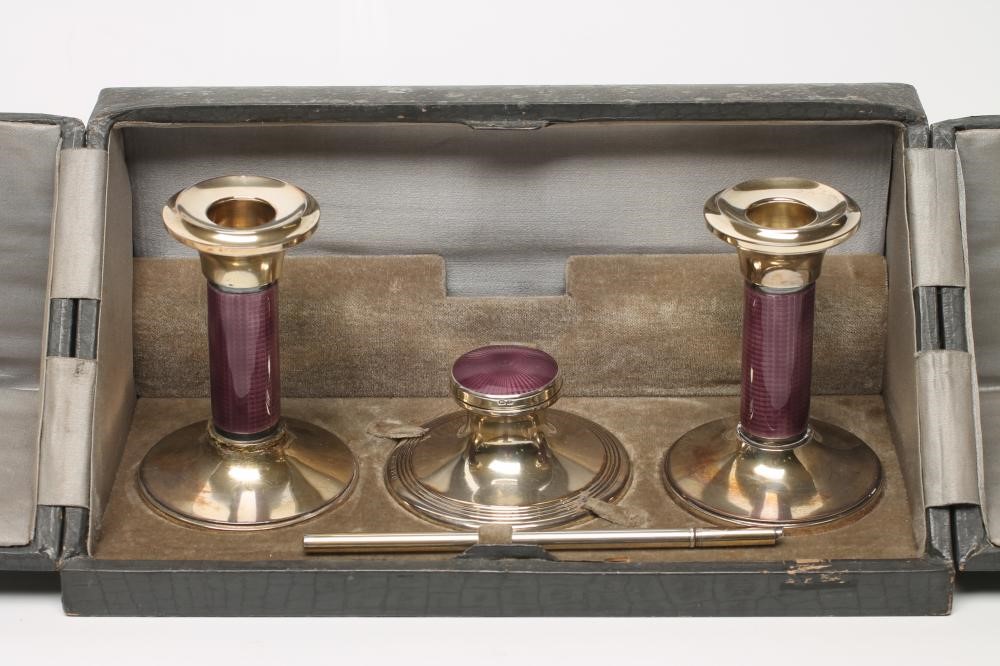 A LADY'S ART DECO LILAC GUILLOCHE ENAMEL AND SILVER EXTENSIVE BOUDOIR SET Image