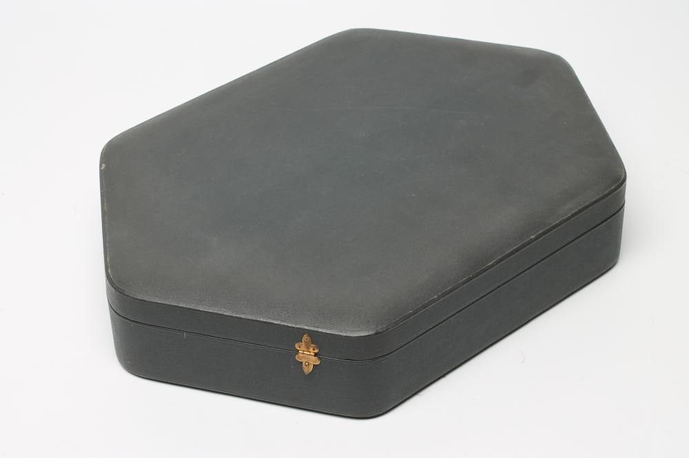 A LADY'S ART DECO LILAC GUILLOCHE ENAMEL AND SILVER EXTENSIVE BOUDOIR SET Image