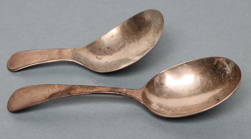 A GEORGE IV SILVER CADDY SPOON Image