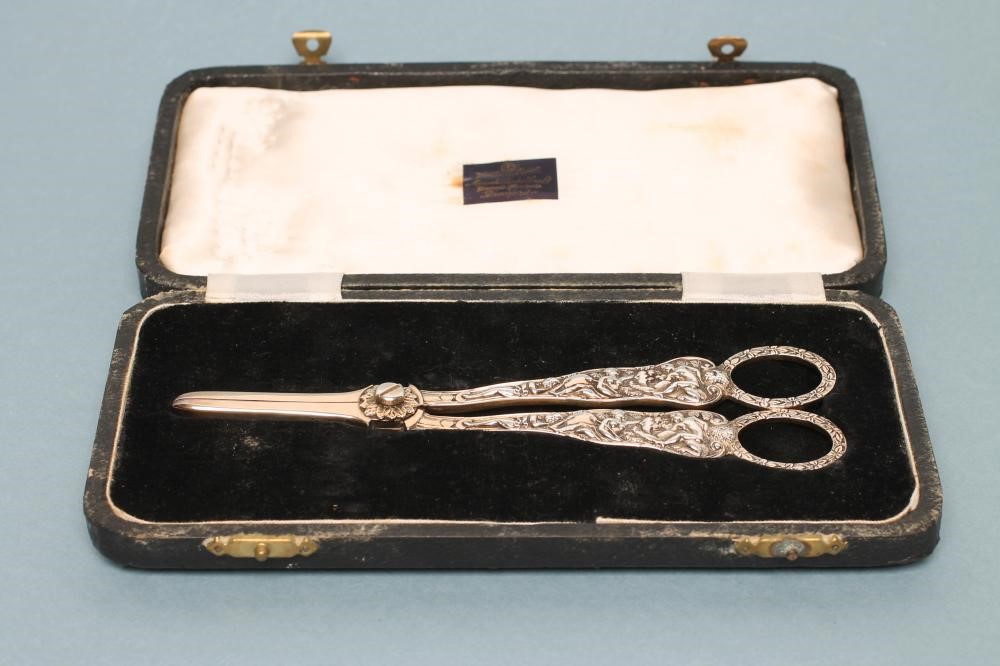 A PAIR OF LATE VICTORIAN SILVER GRAPE SCISSORS Image