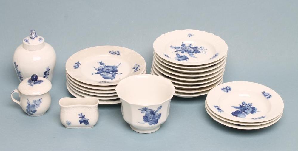 A ROYAL COPENHAGEN PORCELAIN PART SERVICE Image