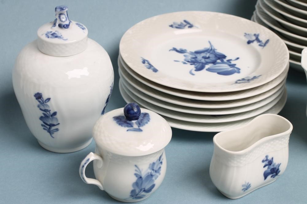 A ROYAL COPENHAGEN PORCELAIN PART SERVICE Image