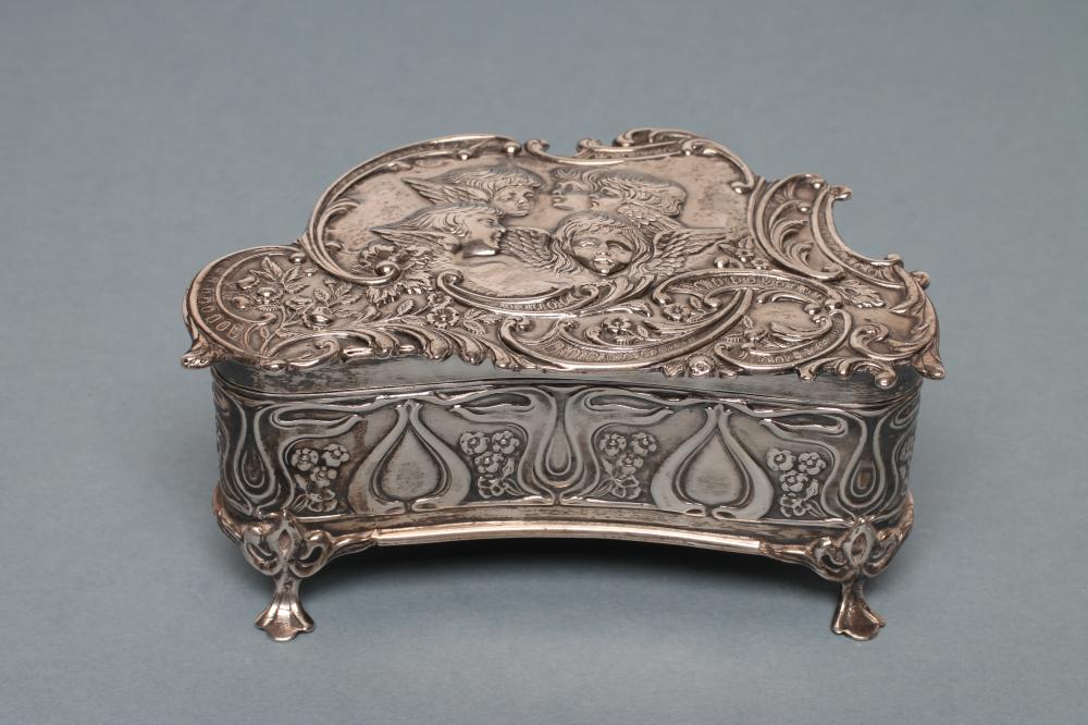 AN EDWARDIAN SILVER DRESSING TABLE BOX Image