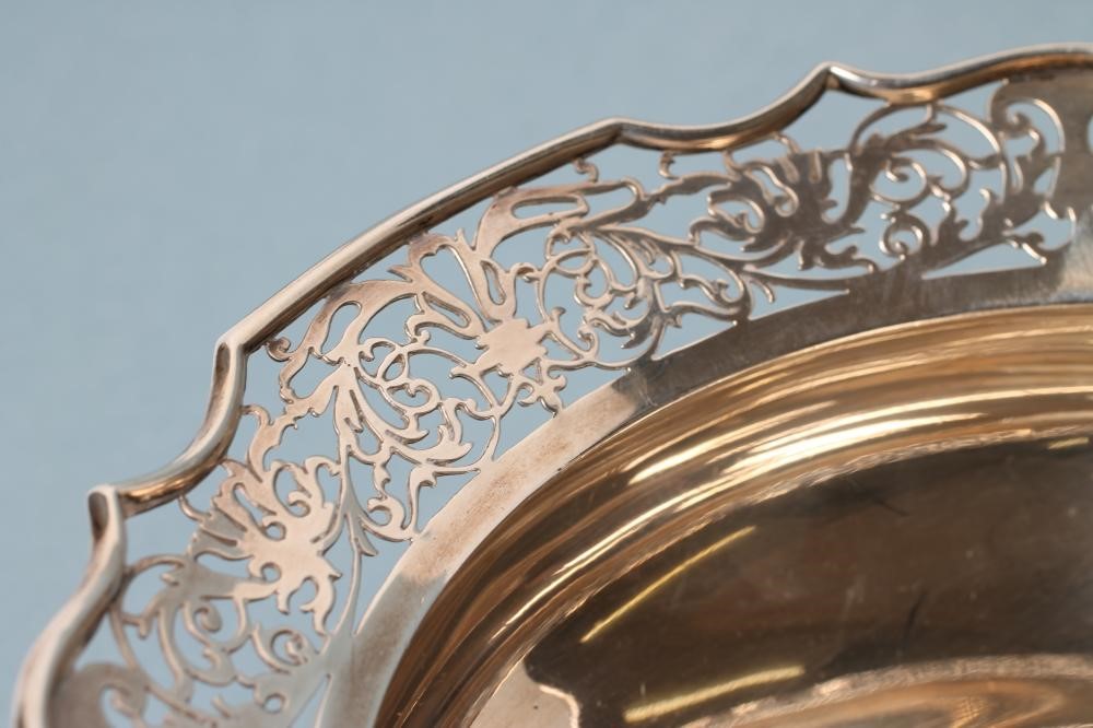 A SILVER FRUIT BOWL Image