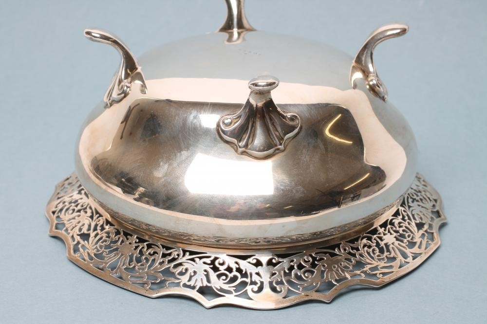 A SILVER FRUIT BOWL Image