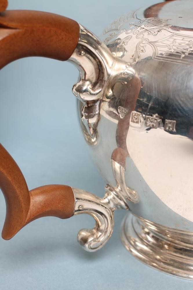 A SILVER THREE PIECE TEA AND COFFEE SET Image