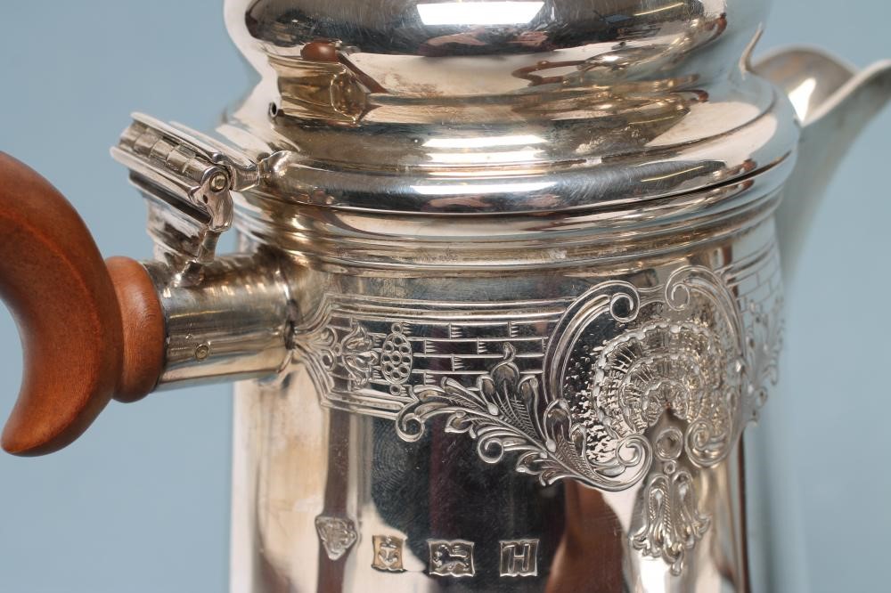 A SILVER THREE PIECE TEA AND COFFEE SET Image