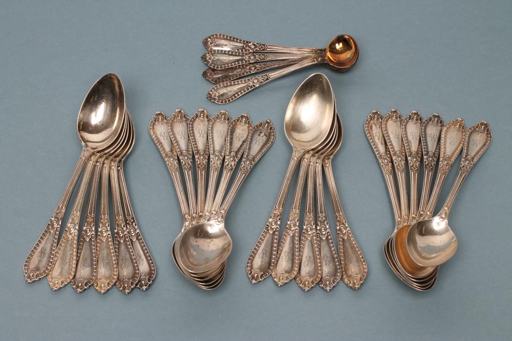 A SET OF TWENTY THREE SILVER TEASPOONS Image