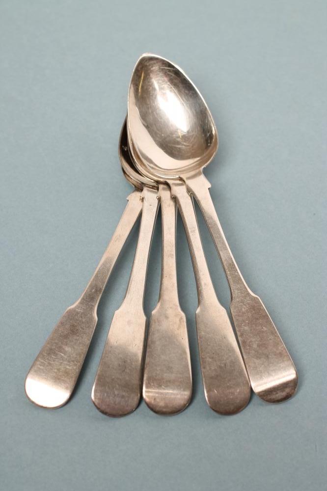 A SET OF FIVE SCOTTISH SILVER PROVINCIAL TEASPOONS Image