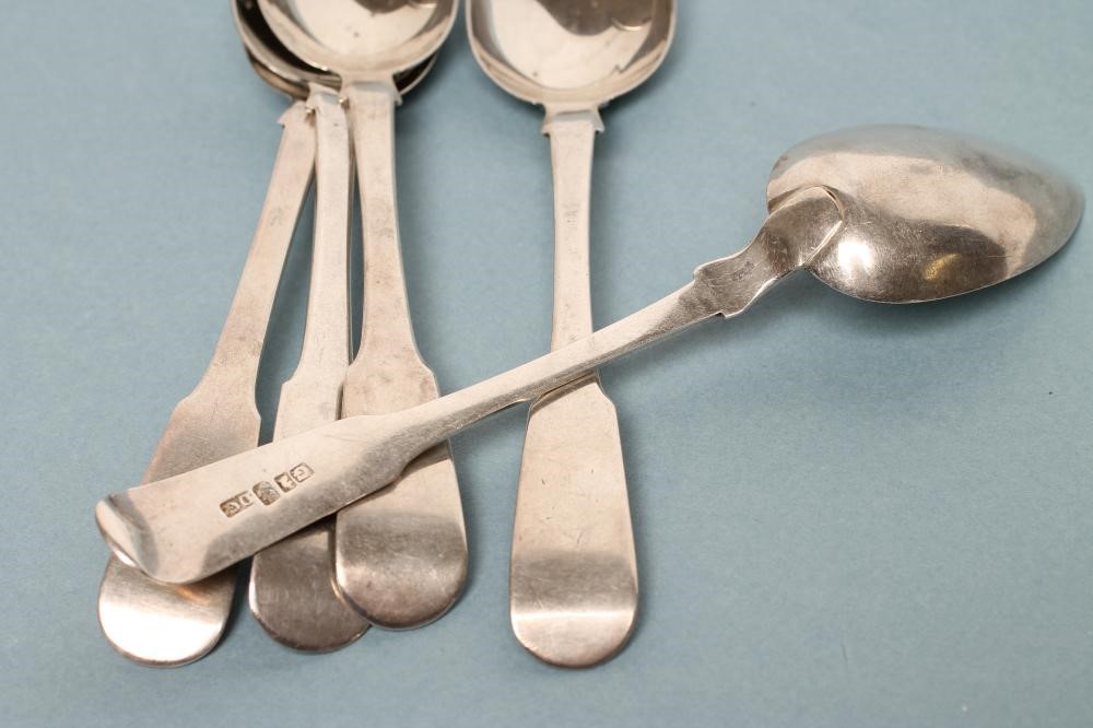 A SET OF FIVE SCOTTISH SILVER PROVINCIAL TEASPOONS Image