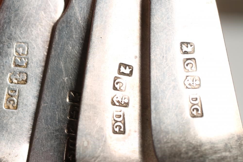 A SET OF FIVE SCOTTISH SILVER PROVINCIAL TEASPOONS Image