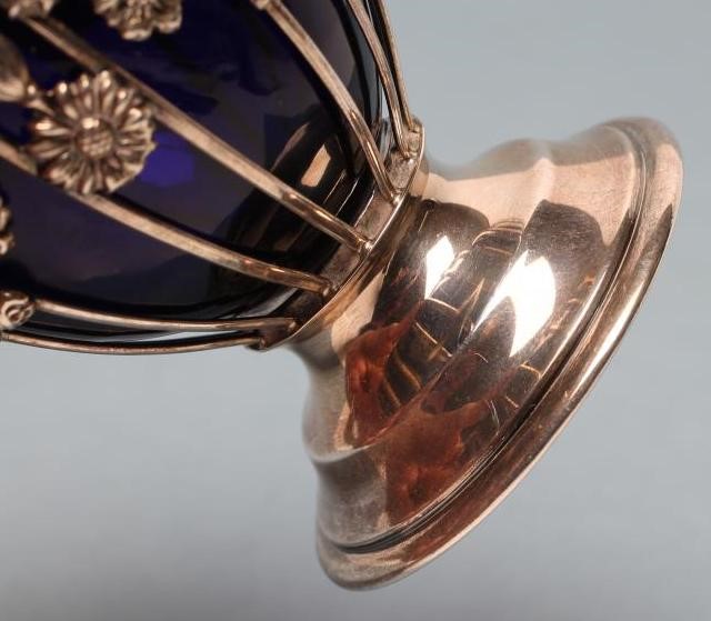 AN EDWARDIAN SILVER SUGAR BASKET Image