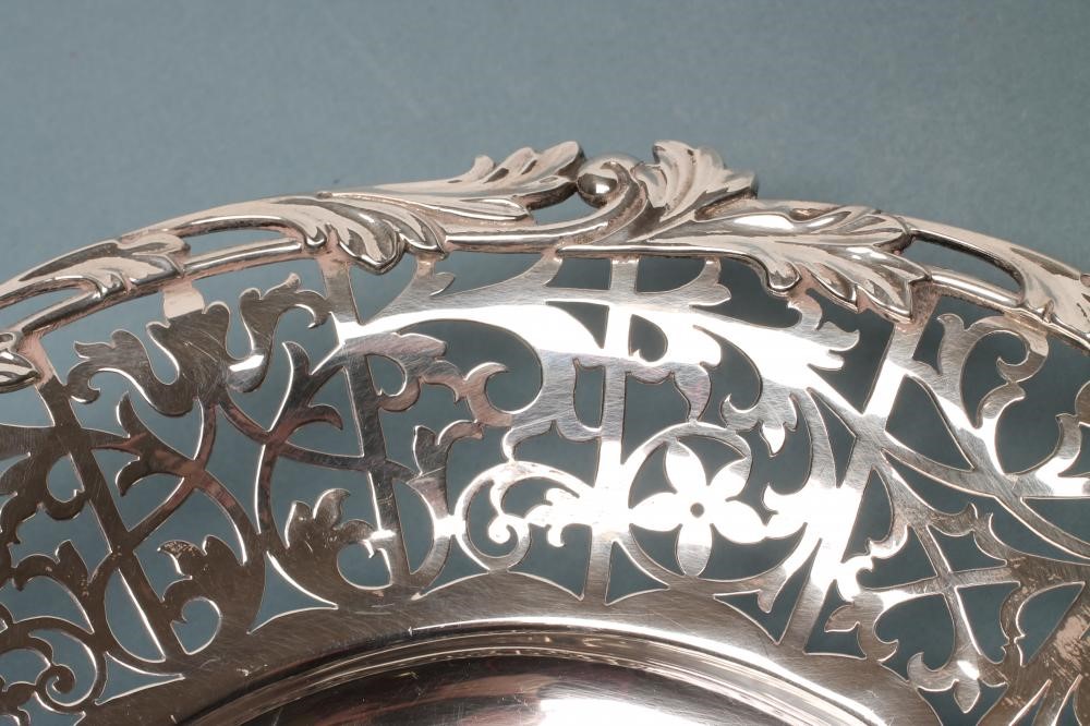 AN EDWARDIAN SILVER DISH Image
