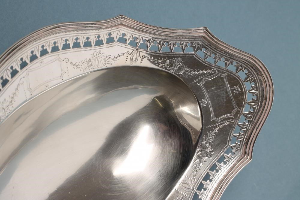 AN EDWARDIAN SILVER DISH Image