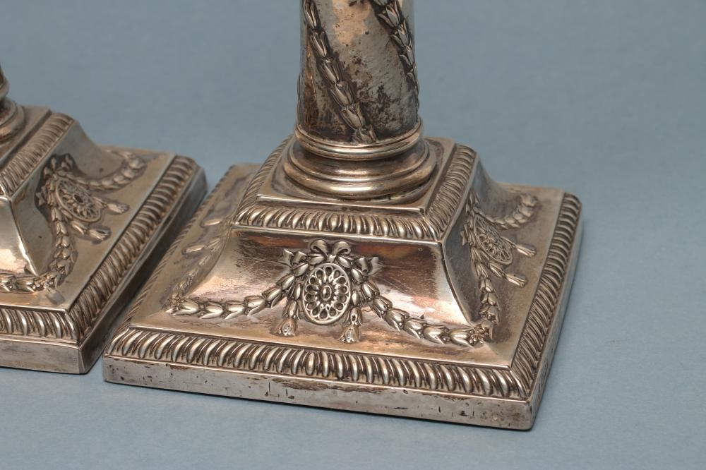 A PAIR OF LATE VICTORIAN SILVER CORINTHIAN COLUMN CANDLESTICKS Image