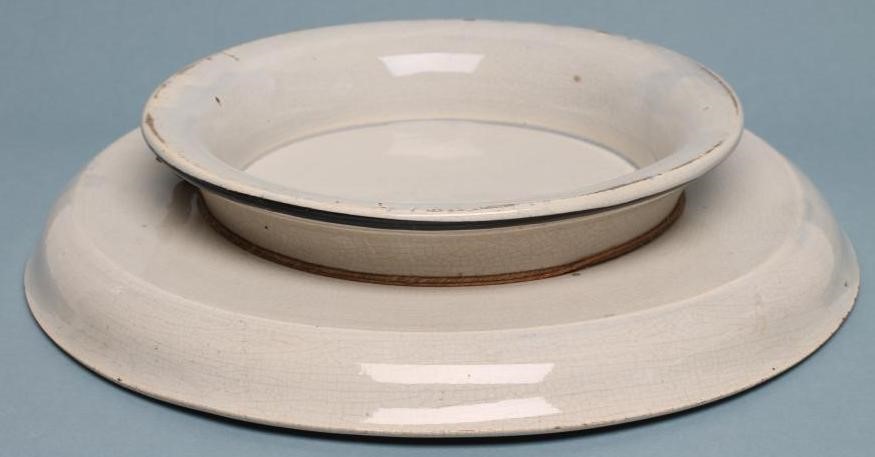 A PEARLWARE LOW PEDESTAL TAZZA Image