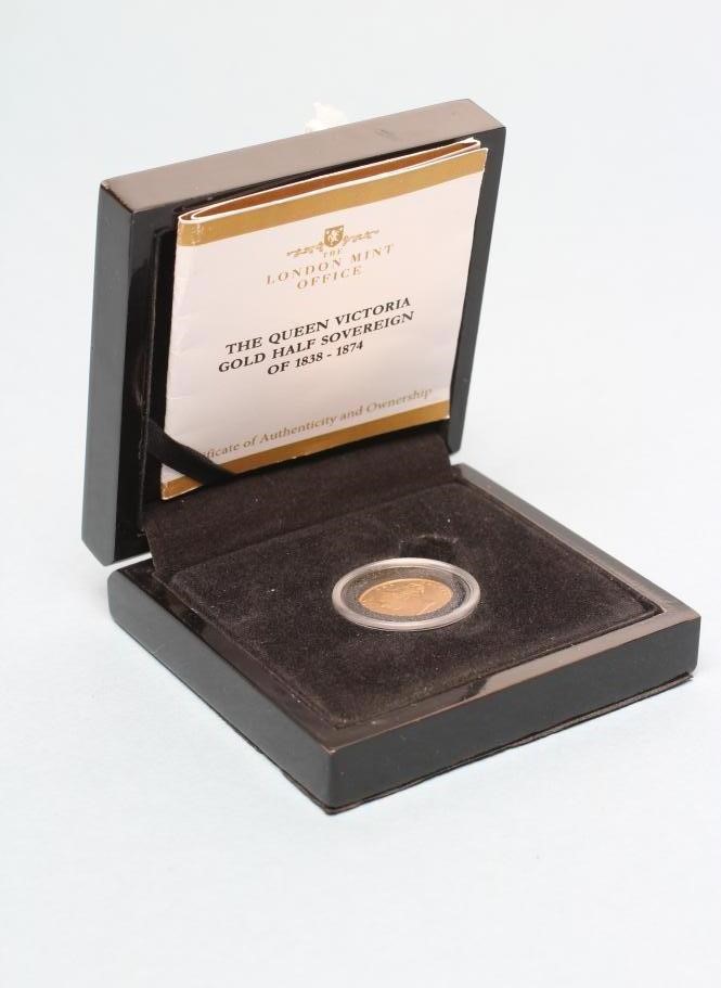 A VICTORIA YH GOLD HALF SOVEREIGN Image