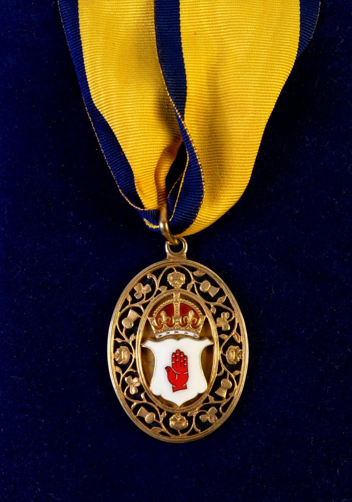 A BARONET'S SILVER GILT BADGE Image