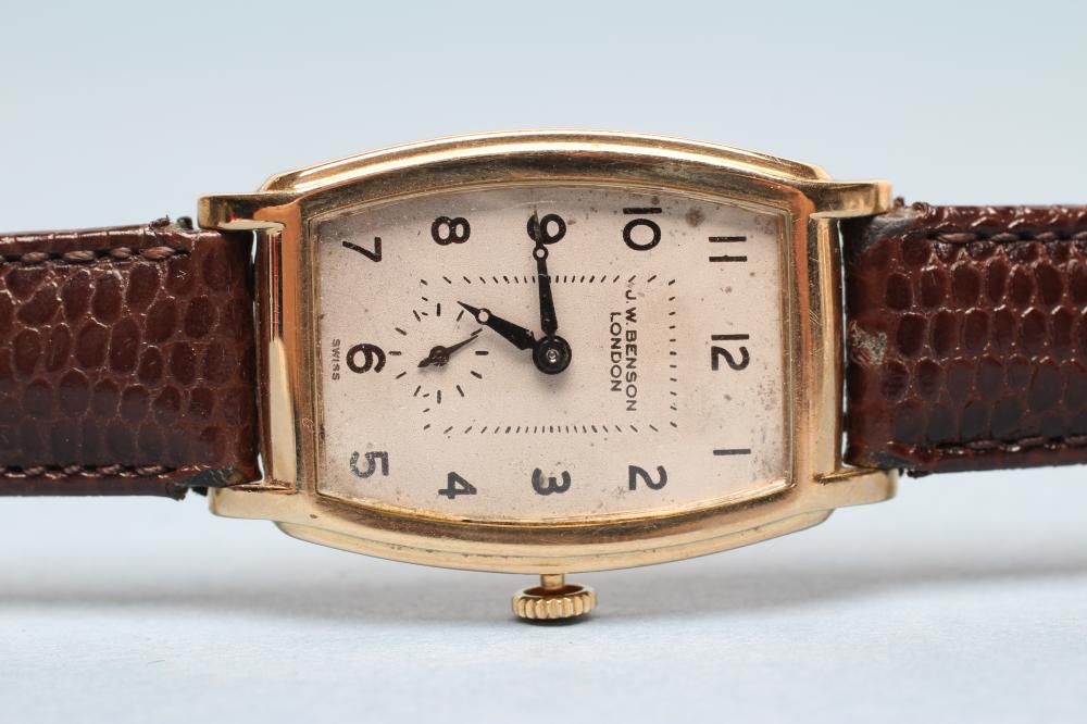 A 9CT GOLD ART DECO WRISTWATCH Image