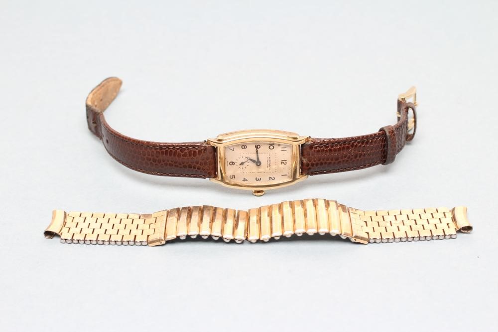 A 9CT GOLD ART DECO WRISTWATCH Image