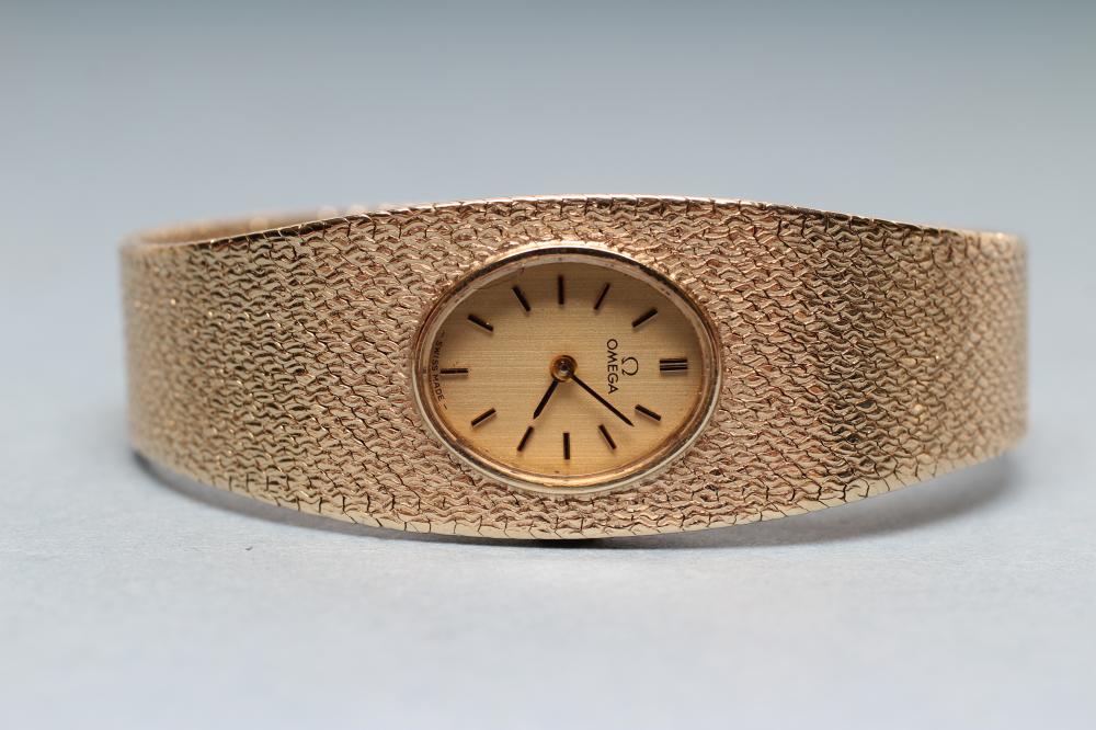 A LADY'S 9CT GOLD OMEGA WRISTWATCH Image
