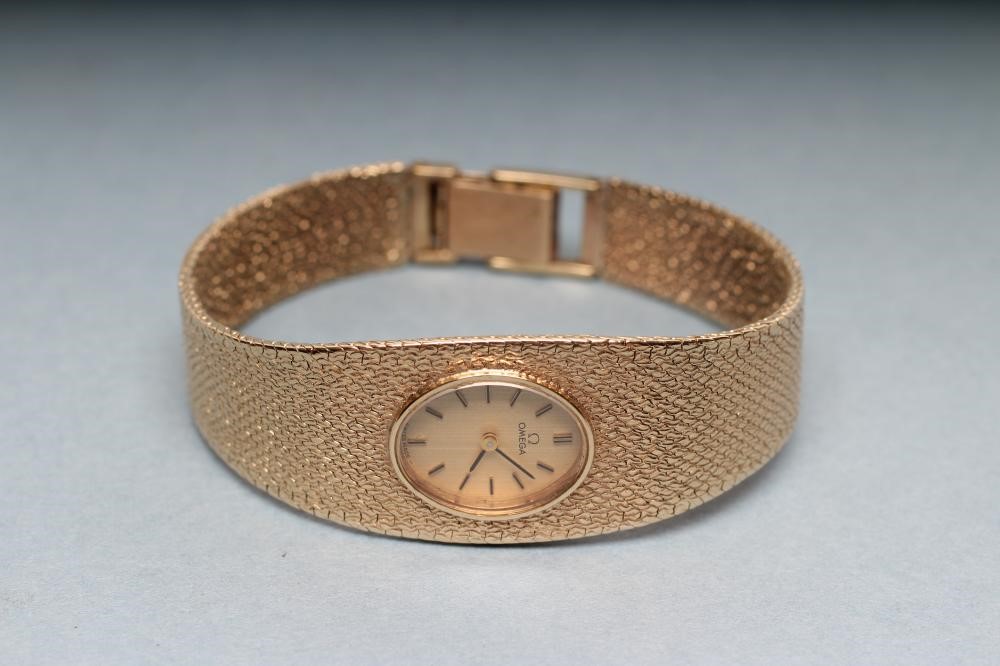 A LADY'S 9CT GOLD OMEGA WRISTWATCH Image