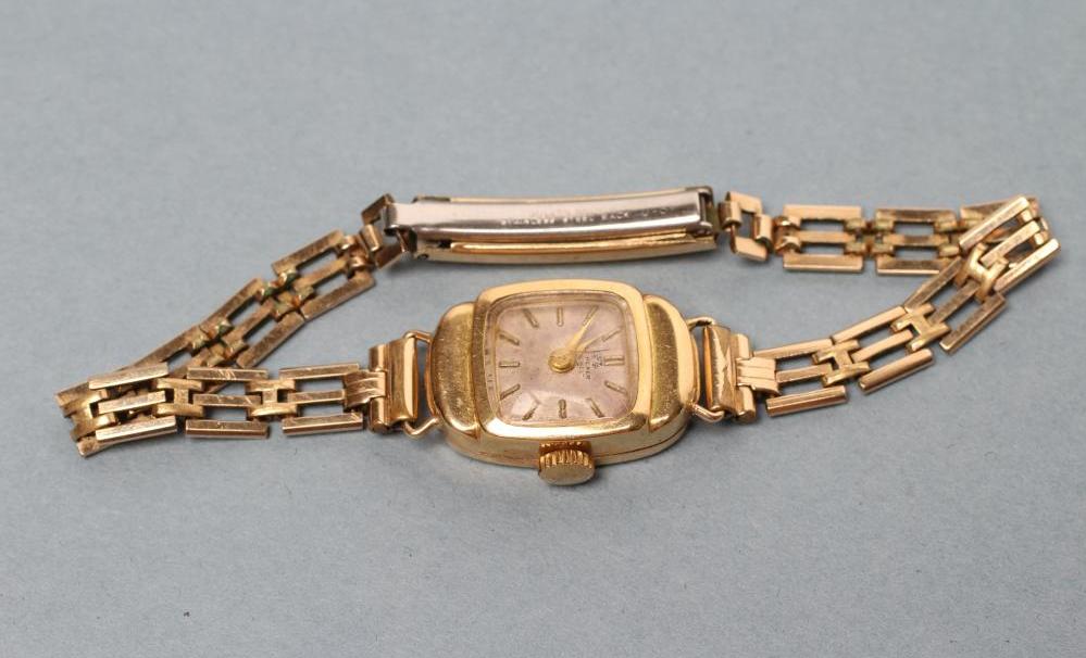A LADY'S BUCHERER WRISTWATCH Image