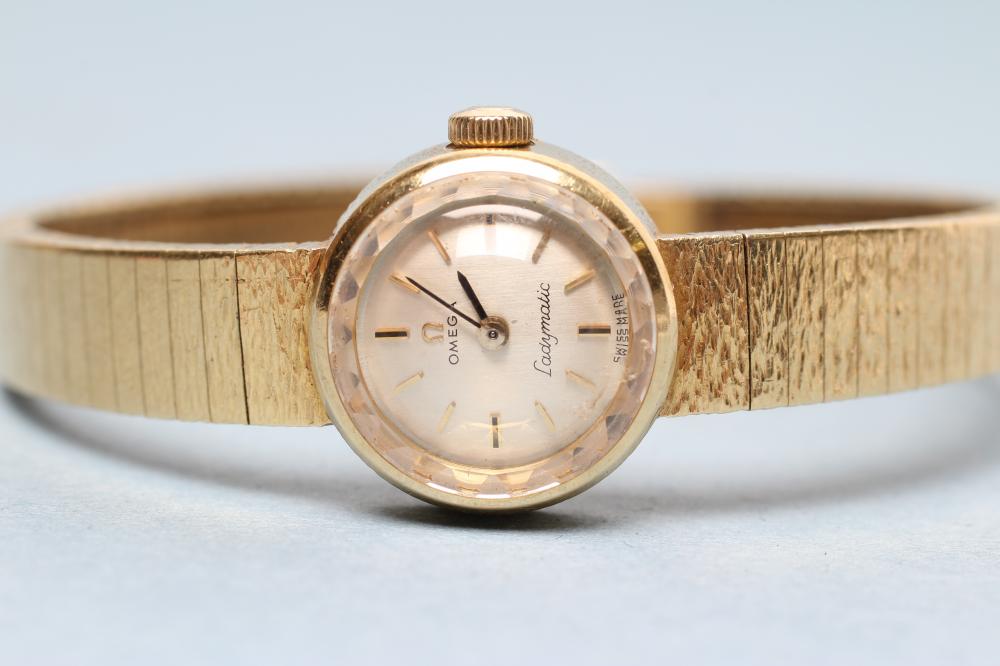 AN OMEGA LADYMATIC WRISTWATCH Image