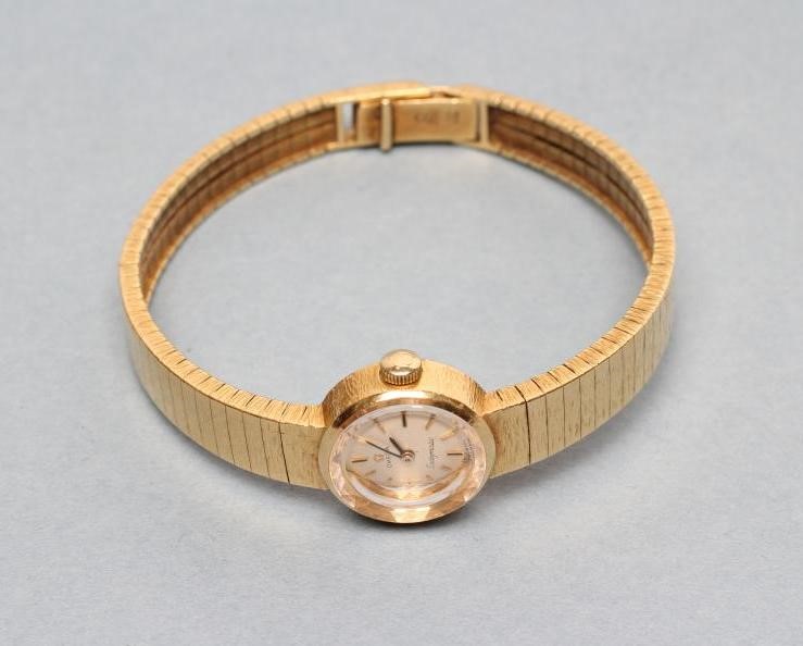 AN OMEGA LADYMATIC WRISTWATCH Image