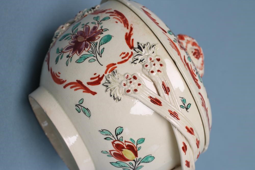 A CREAMWARE SUCRIER AND COVER Image