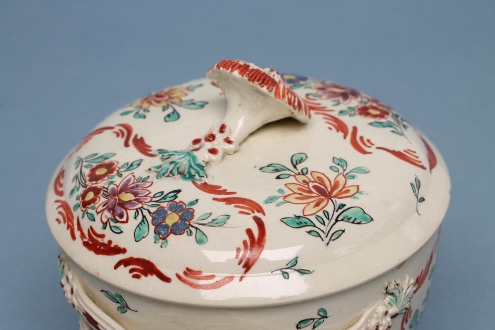 A CREAMWARE SUCRIER AND COVER Image