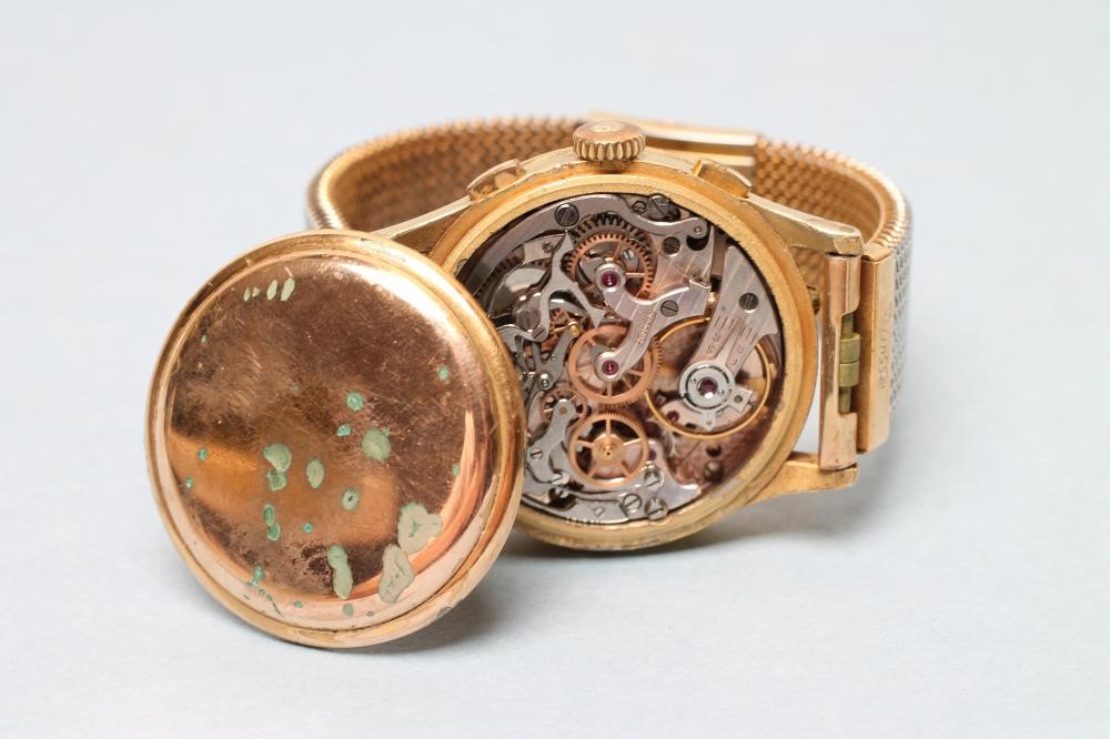 AN ANGELUS "CHRONODATO" TRIPLE CALENDAR WRISTWATCH Image