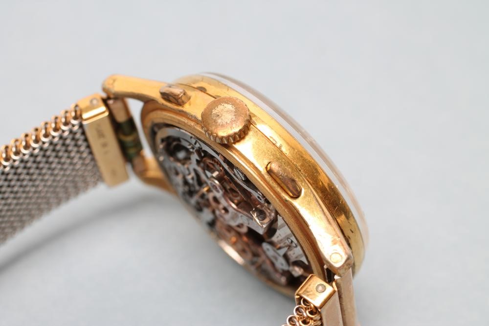 AN ANGELUS "CHRONODATO" TRIPLE CALENDAR WRISTWATCH Image