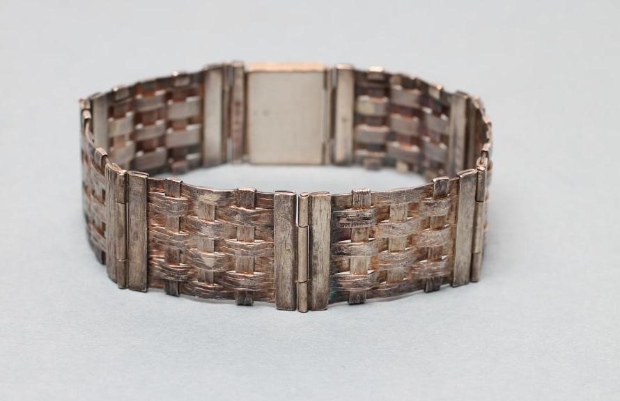 AN OMEGA SEAMASTER AUTOMATIC WRISTWATCH Image