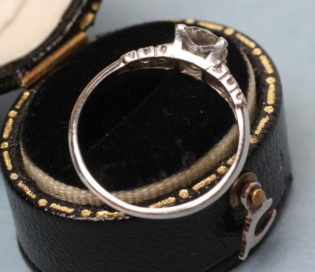 A SOLITAIRE DIAMOND RING Image