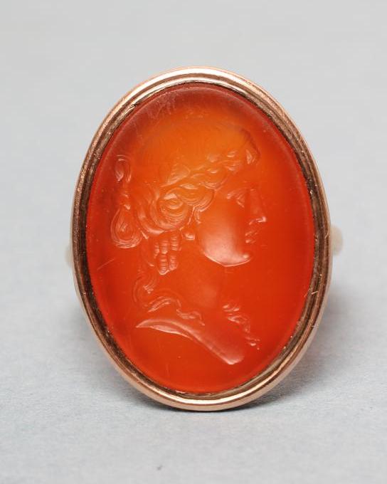 A GENTLEMAN'S SIGNET RING set with an oval cornelian seal intaglio carved with the bust portrait of Image
