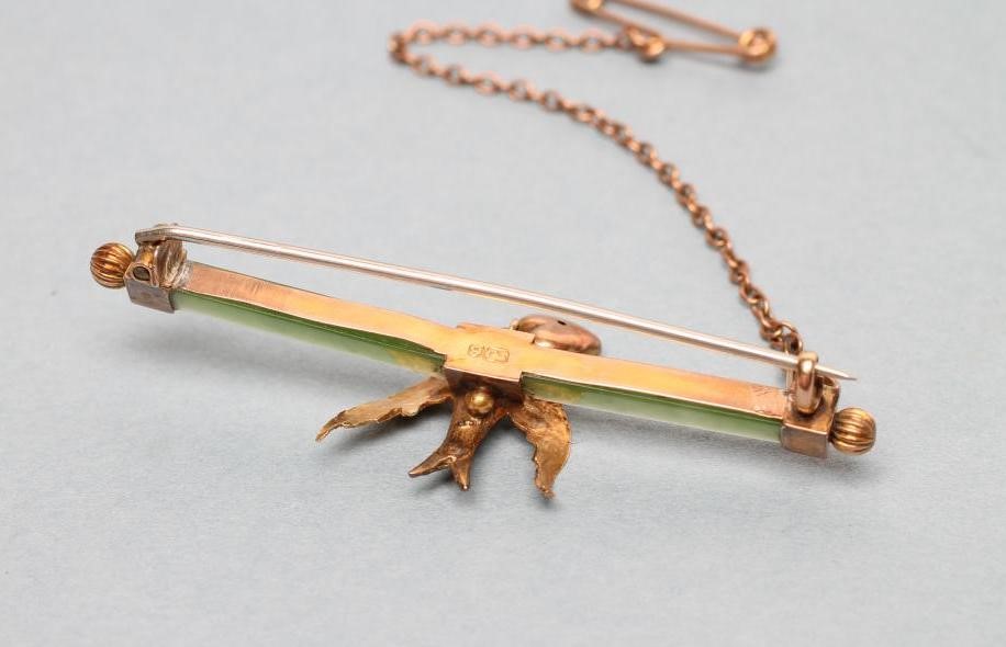 AN EDWARDIAN BAR BROOCH Image