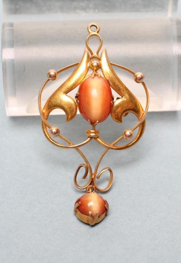 AN EDWARDIAN OPEN SHIELD PENDANT/BROOCH Image