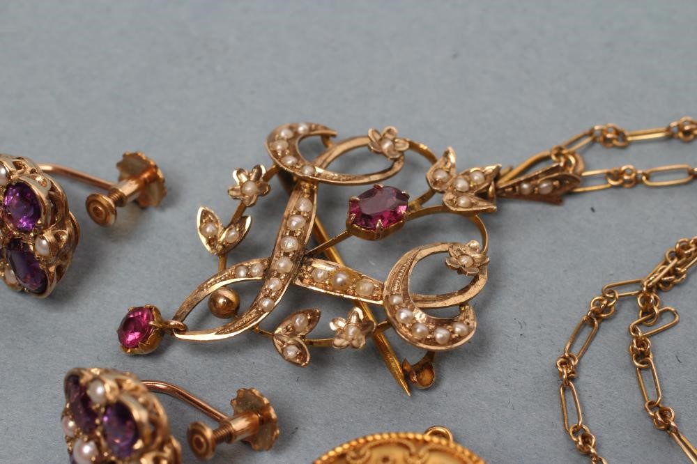 AN EDWARDIAN PENDANT Image