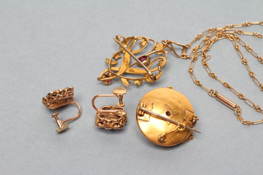 AN EDWARDIAN PENDANT Image