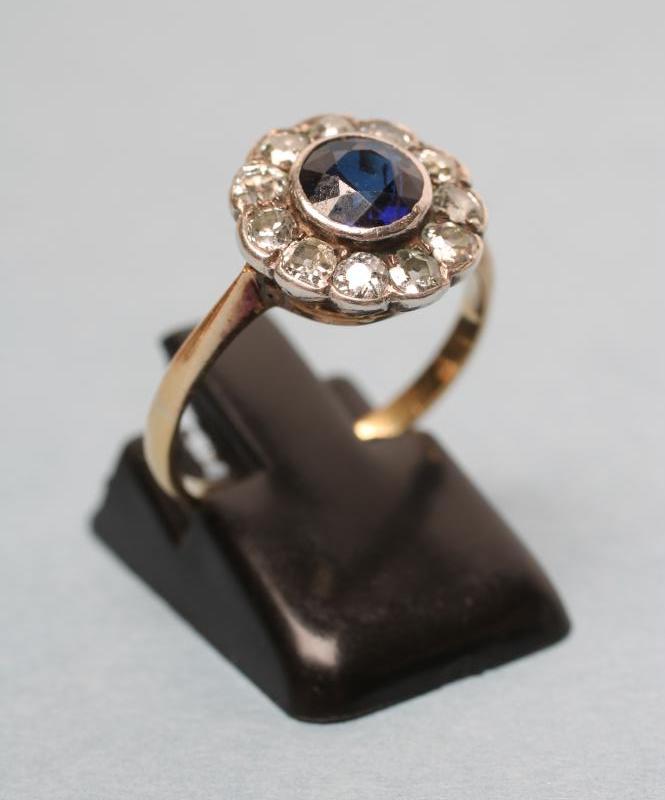 A SAPPHIRE AND DIAMOND CLUSTER RING Image